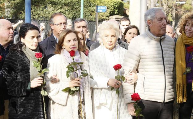El homenaje a Buesa y su escolta reúne a todos los partidos