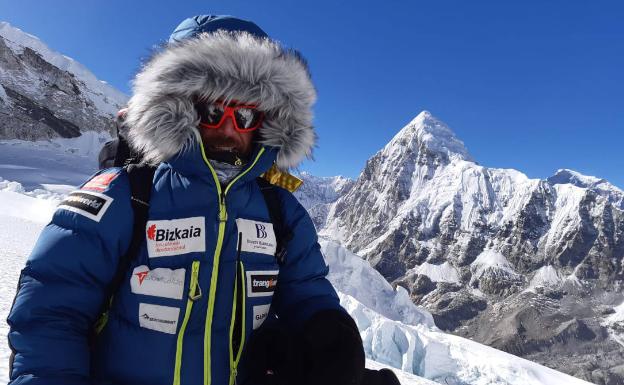 Txikon inicia su ataque a cima pendiente de la meteorología y con otra expedición de sherpas