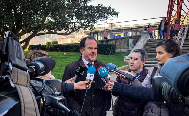 Iturgaiz pide «aunar fuerzas» con Vox en Euskadi en defensa de la «unidad de España»