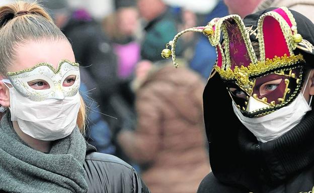 Mascarilla veneciana