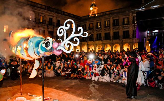 Vitoria despide el Carnaval con la quema de la sardina