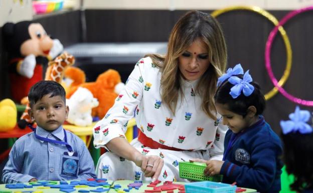 Melania Trump se viste de Carolina Herrera en su segundo día en India