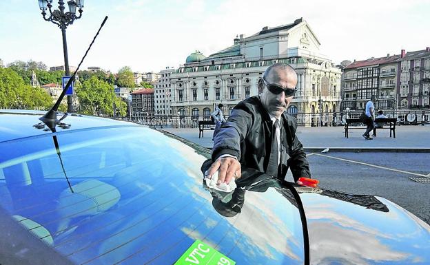 El Gobierno vasco rechaza suprimir las limitaciones a los VTC que le pide Competencia