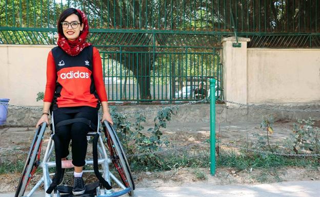 La capitana del equipo de parabaloncesto de Afganistán pide «paz» para ir los Juegos