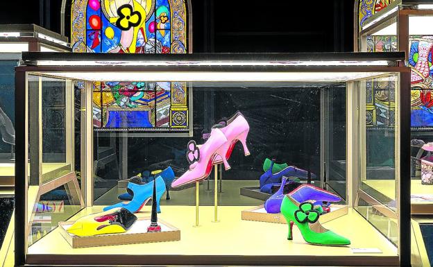 El universo de Louboutin concentrado en una ecléctica exposición en París