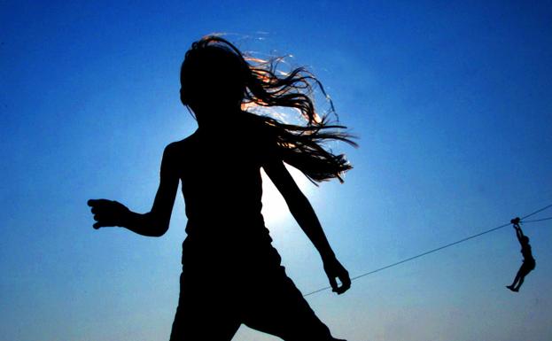 Qué hacer con los niños este fin de semana: tirolinas, cuentos musicales, un puerto pesquero, circo...