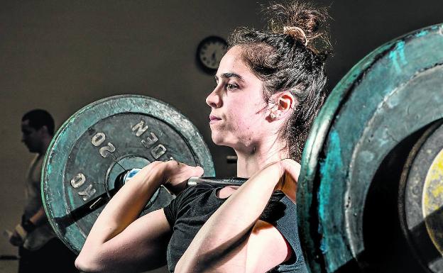 Garoa Martínez, de campeona de halterofilia a policía local