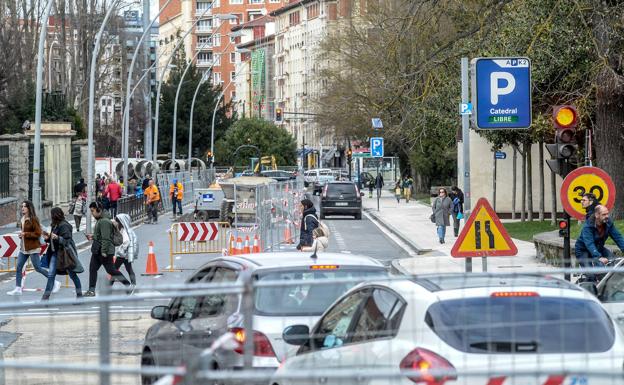 Luis Héintz se estrecha por la obra para renovar tuberías de Amvisa