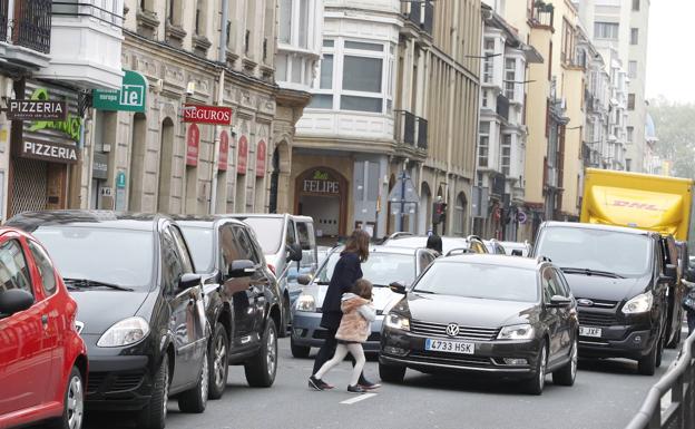 La obra del colector complicará el tráfico en Manuel Iradier y cortará el cruce de Rioja con Florida