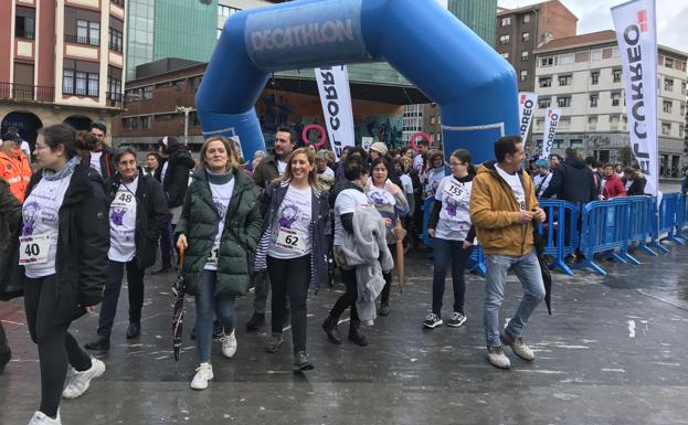 Una marcha popular y una concentración reivindican la lucha feminista en Barakaldo