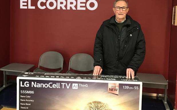 «Con esta tele parece que estás en San Mamés», dice el ganador del último sorteo de EL CORREO on+