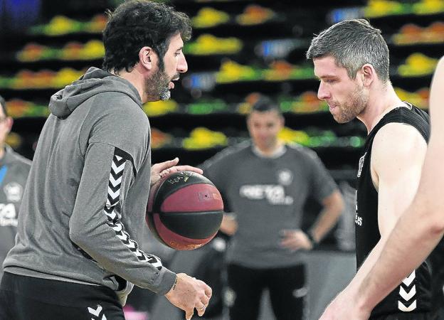 El Bilbao Basket vuelve a casa un mes después