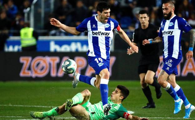 Manu García seguirá un año más en el Alavés