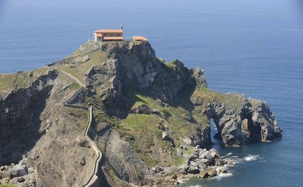 Bermeo plantea a la Diputación parkings urbanos para preservar Gaztelugatxe