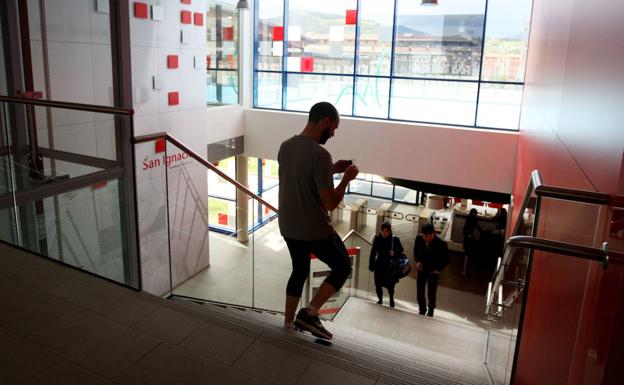 Bilbao cierra todos sus polideportivos, bibliotecas y el Azkuna Zentroa