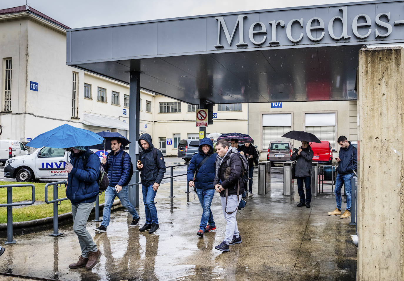 El cierre de la planta de Mercedes en Vitoria durará al menos dos semanas