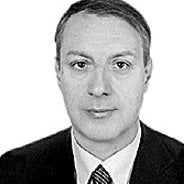 PAR rafael m. poupée