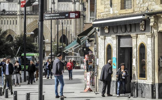 Vitoria vive un puente bajo control y las calles vacías