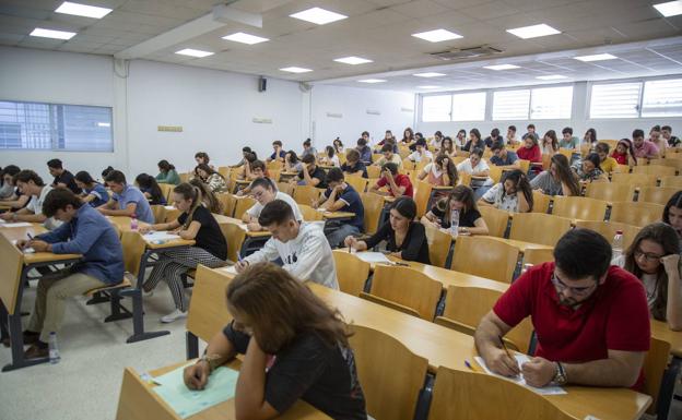 Las dos convocatorias de Selectividad se harán en julio y el examen será más sencillo