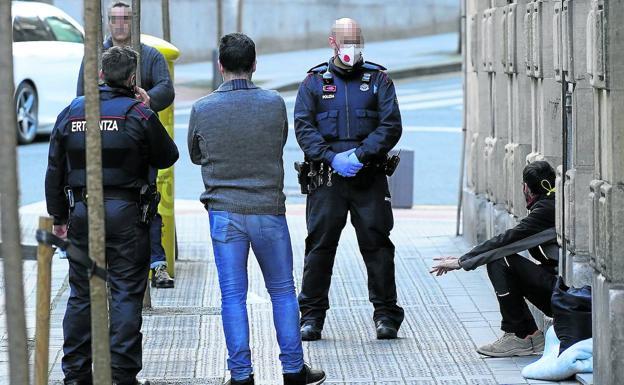 Bilbao «dejará deambular» a los 'sin techo' conflictivos hasta que un juez decida qué hacer con ellos