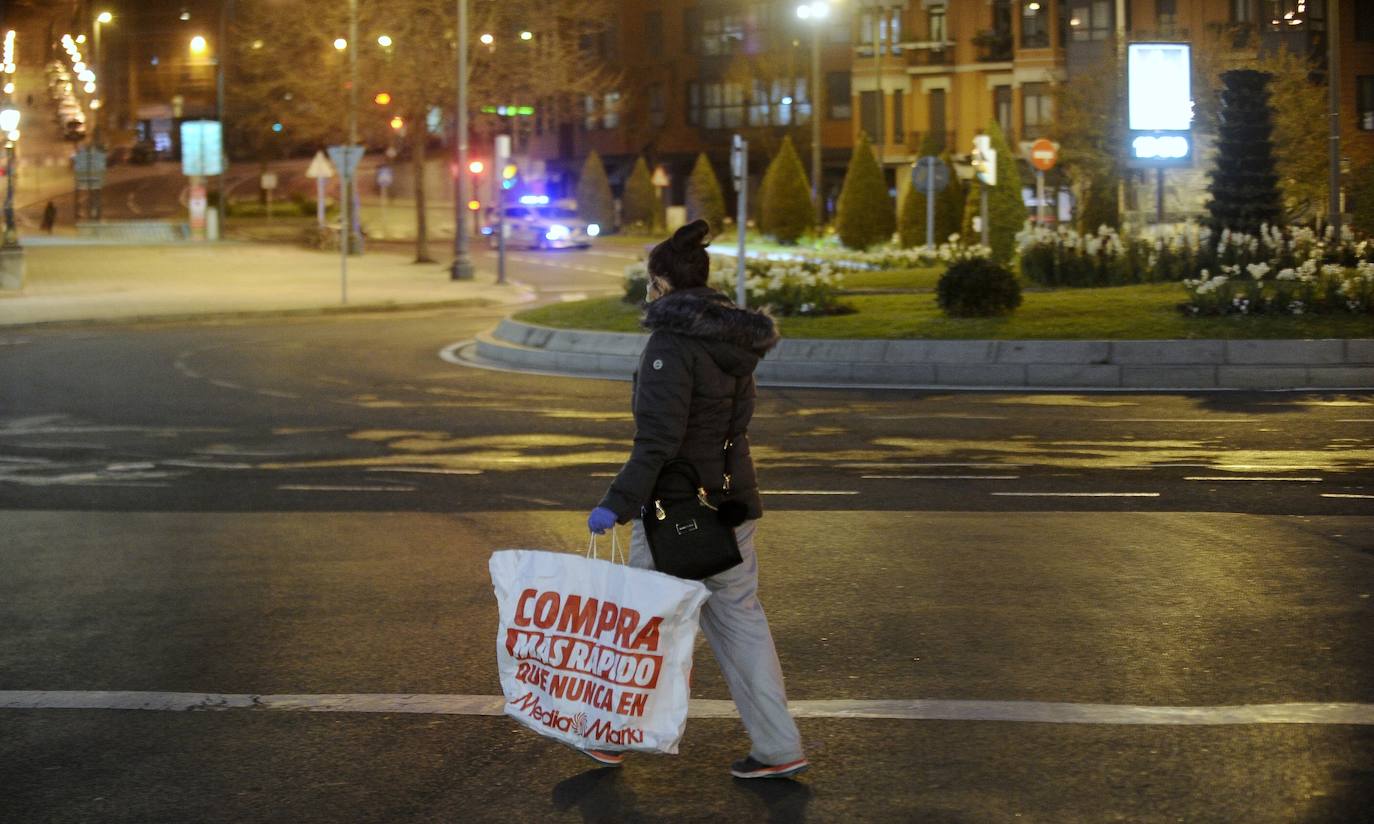 Inusuales imágenes de un viernes noche en Bilbao