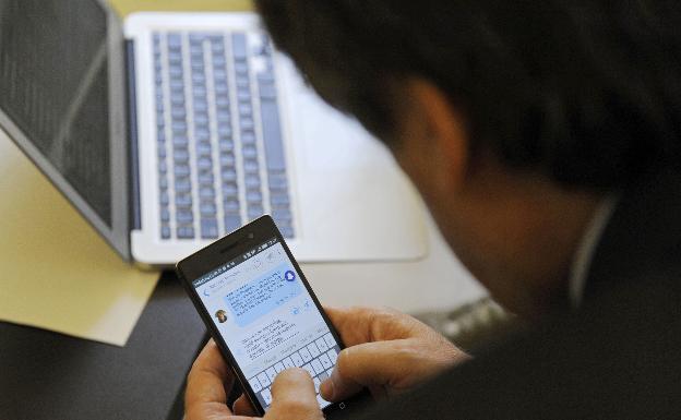 El Ministerio repartirá 20.000 tarjetas de móvil a alumnos sin recursos de todas las comunidades para evitar la brecha digital