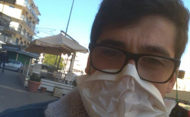 «En el consulado me tranquilizan, pero no puedo volver de Nápoles»