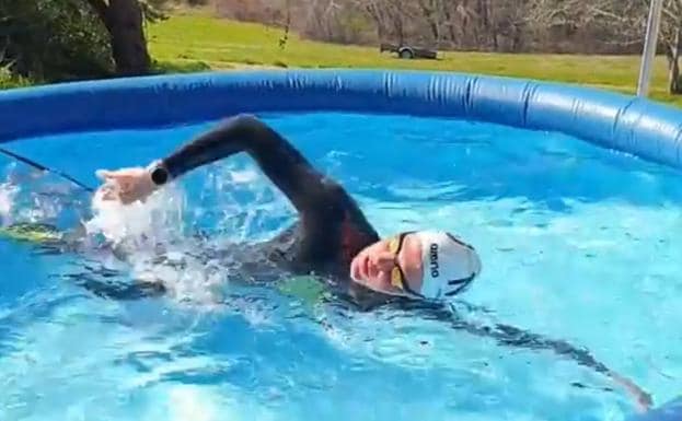 Del oro olímpico en aguas abiertas a una piscina hinchable