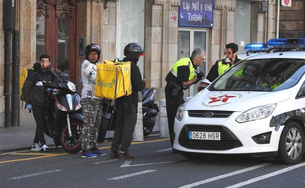 Tira un kilo de 'speed' a la ría en Bilbao tras una persecución policial