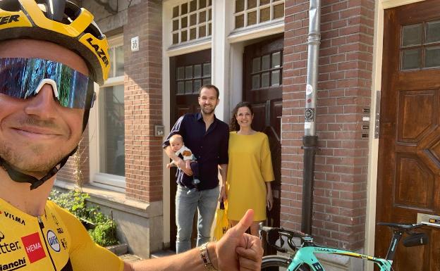 El ciclista que se inspira en Ana Frank y reparte alimentos y medicinas