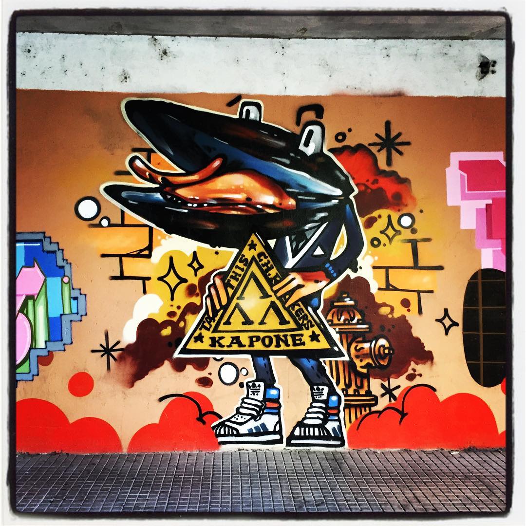 Flora, fauna y animales fantásticos en los muros de Vitoria