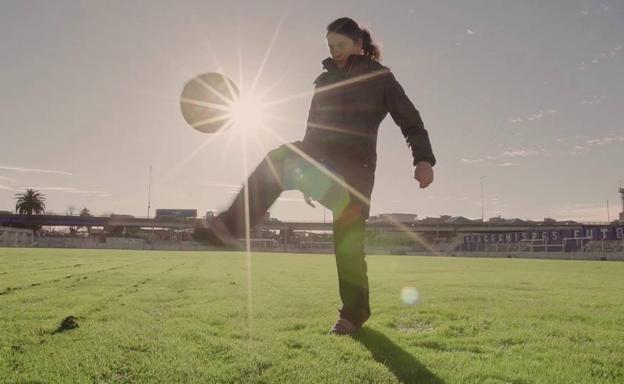 'Pipi' Peralta, la jugadora que pasa la cuarentena en un campo de fútbol