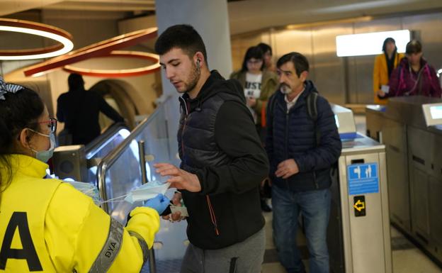 «No serán las mejores mascarillas, pero por lo menos nos dan algo»