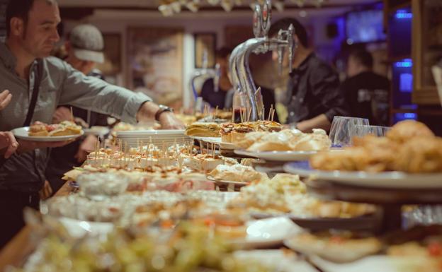 Ayuntamientos empiezan a aprobar ayudas para los bares y las tiendas