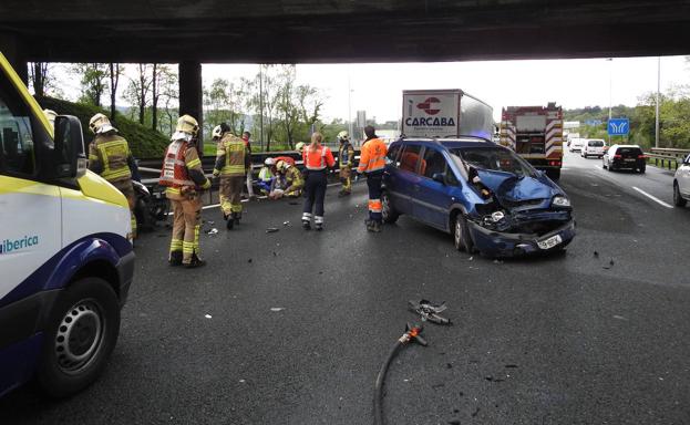 Dos heridos en un accidente múltiple en el Txorierri