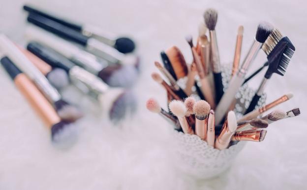 Consejos y trucos para limpiar todas tus brochas de maquillaje