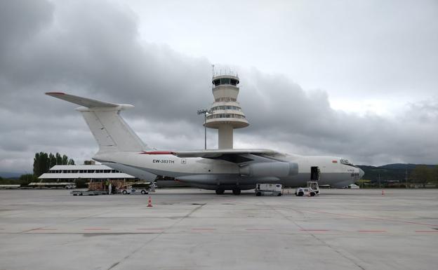 Foronda recibe un nuevo vuelo con 25 toneladas de material sanitario para Osakidetza