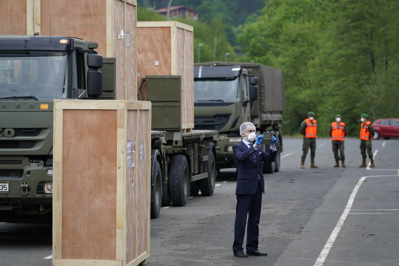 El Ejército lleva a Etxebarria tres máquinas para hacer mascarillas