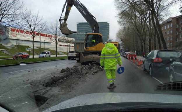 Las obras del BEI obligan a cortar el tráfico en un tramo del Paseo de la Zumaquera