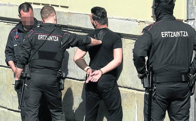 Dos 'sin techo' acumulan cada uno nueve incumplimientos del estado de alarma en Bilbao