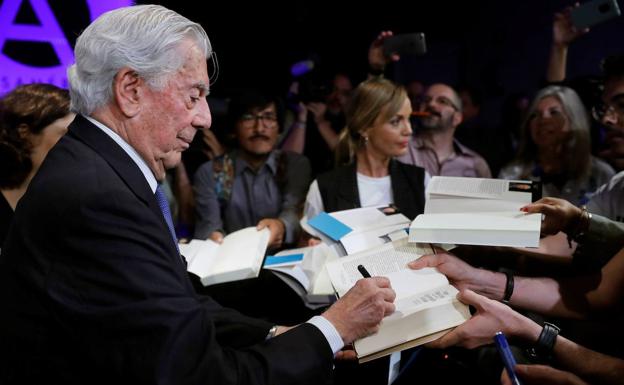 Vargas Llosa promueve un manifiesto contra el «autoritarismo» del Gobierno