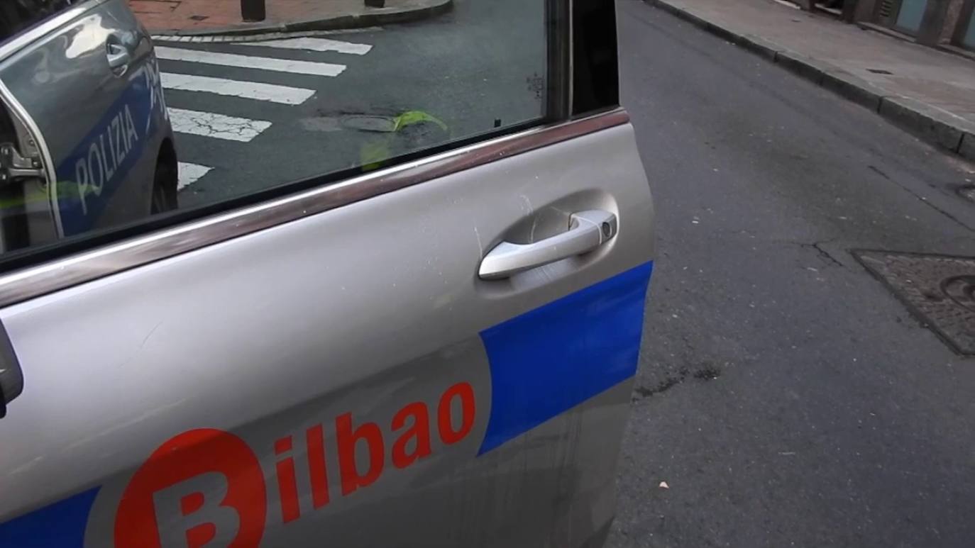 «Que te escupan en el coche es un peligro real», denuncia la policía de Bilbao