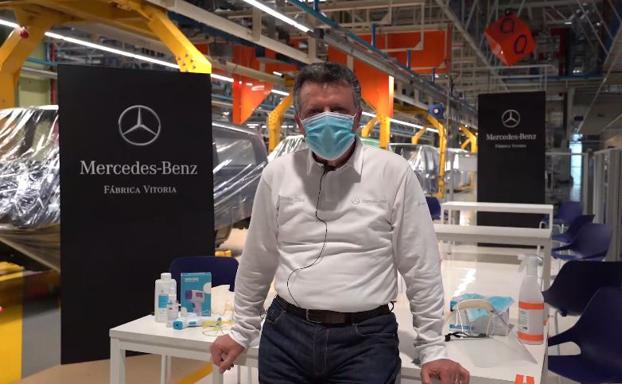 Un millar de trabajadores pone otra vez en marcha la maquinaria industrial de Mercedes