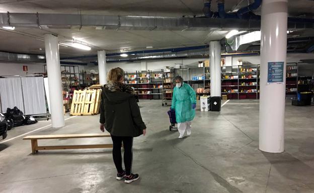 El hospital San Juan de Dios de Santurtzi reparte alimentos a domicilio durante la cuarentena