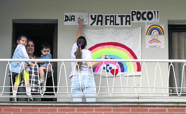 Los cuidadores podrán sacar a los niños y se permite transitar por «espacios naturales»