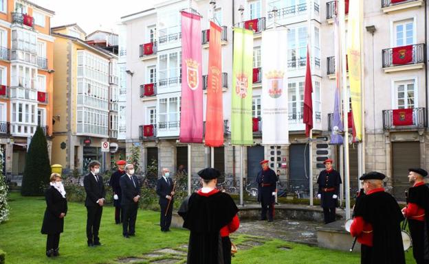 Álava guarda un minuto de silencio por las víctimas del virus