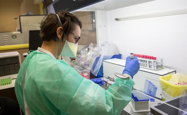 ¿Qué diferencia hay entre los PCR y los test rápidos que provocaban los bailes de cifras de infectados?