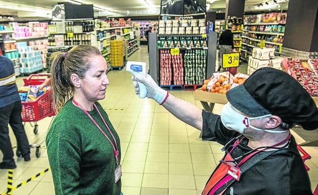 El comercio vizcaíno vive «un subidón» por la apertura del lunes