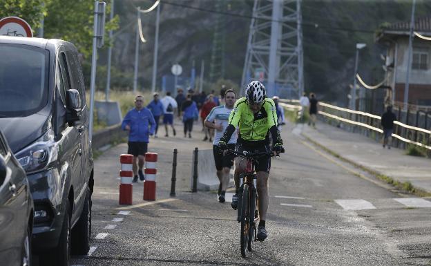 Los ciclistas madrugan para reconquistar las carreteras