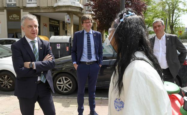 Urkullu y Urtaran agradecen el trabajo de los servicios especiales de desinfección de Vitoria